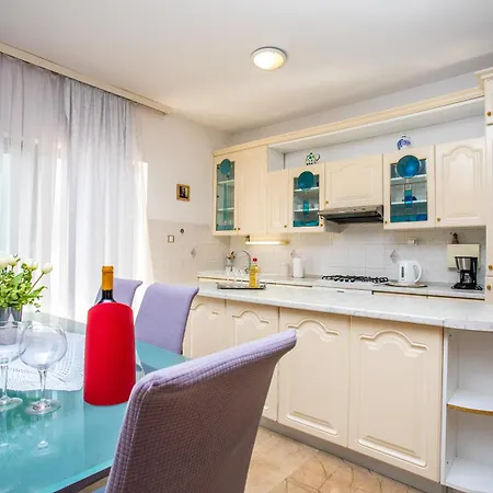 Villa Dijana 公寓