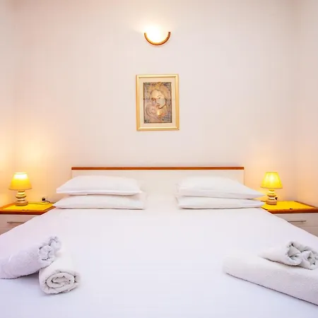 公寓 Villa Dijana *